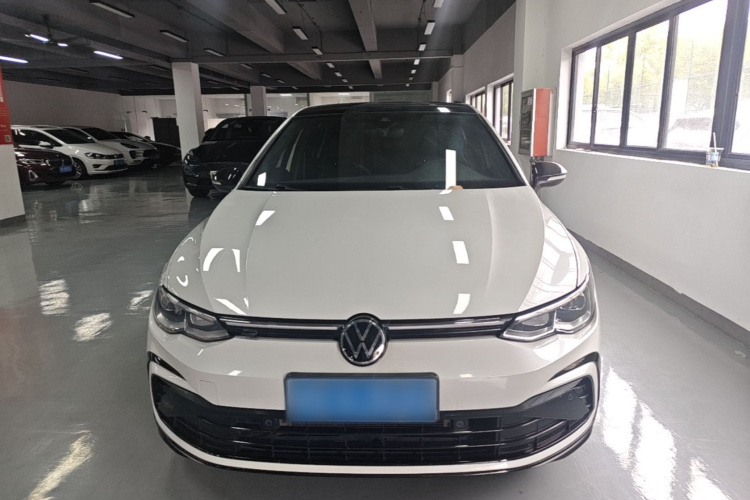 Volkswagen Golf 2022 car image #3