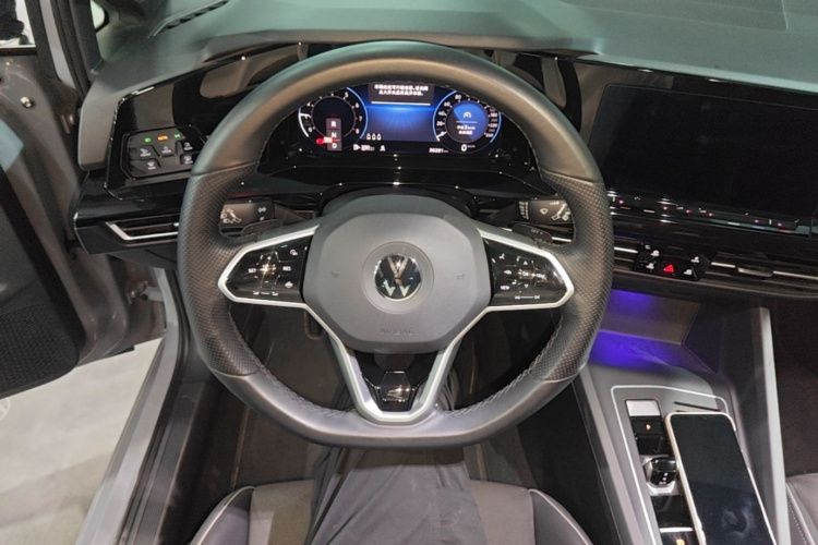 Volkswagen Golf 2023 car image #11