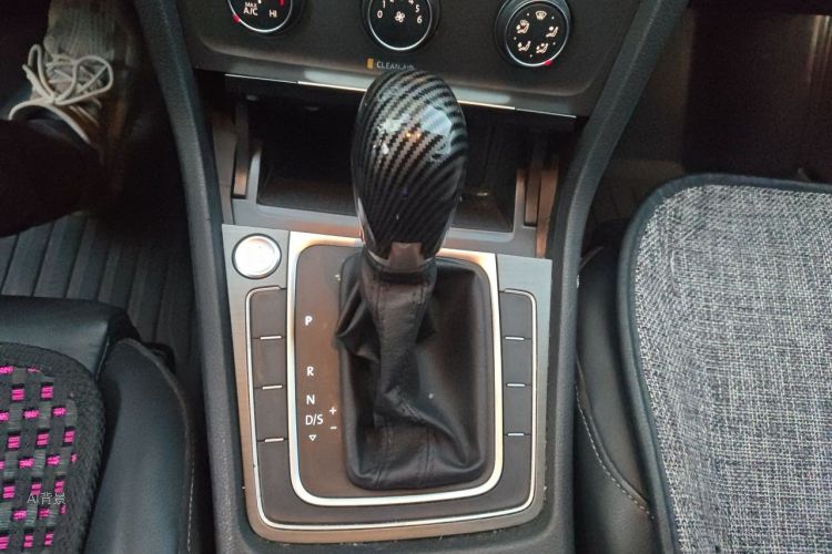 Volkswagen Golf 2016 car image #16