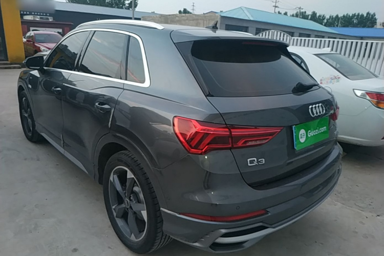 Audi Q3 2022 car image #5