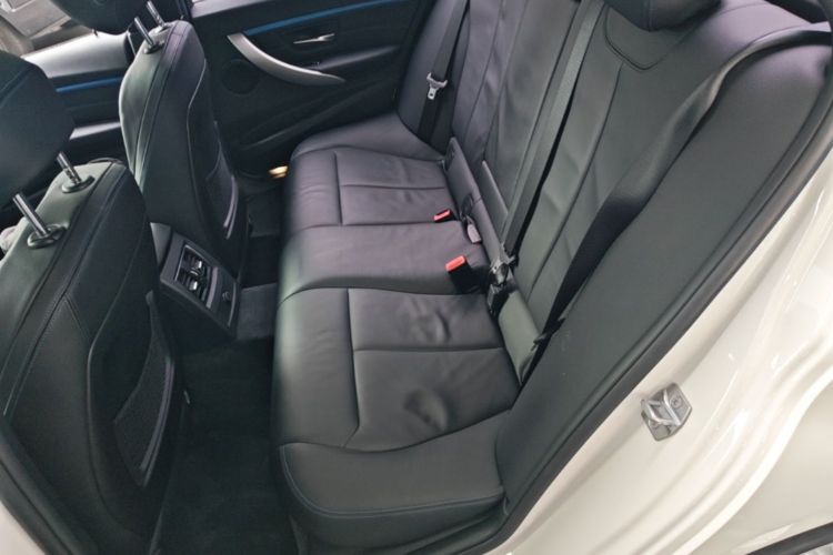 BMW 3 Series 2019 #17 BMW 3 Series 2019 car image #17