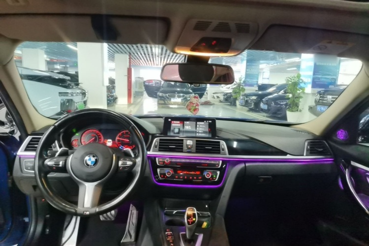 BMW 3 Series 2019 car image #10