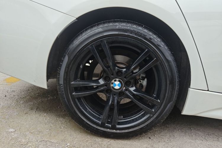 BMW 3 Series 2019 #10 BMW 3 Series 2019 car image #10