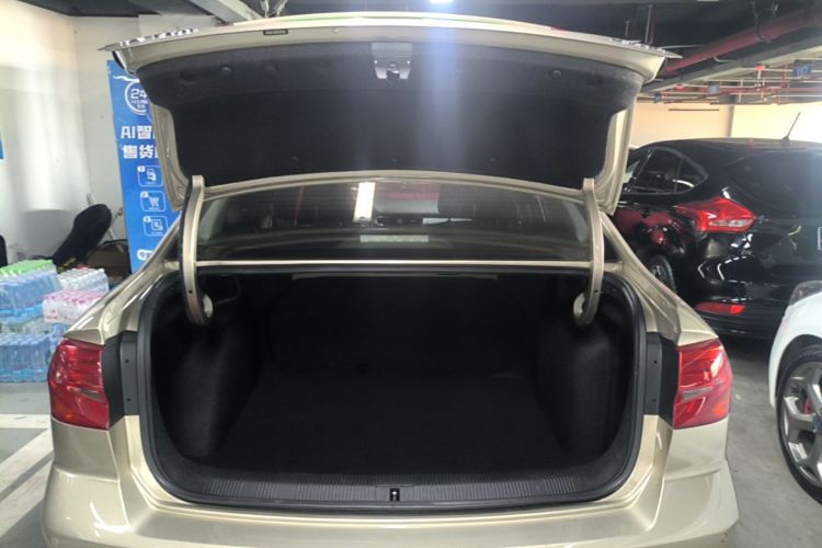 Volkswagen Bora 2019 car image #19