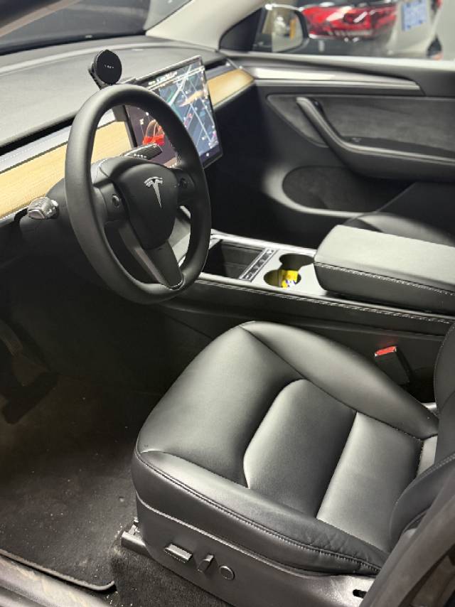 Tesla Model Y 2022 #4 Tesla Model Y 2022 car image #4
