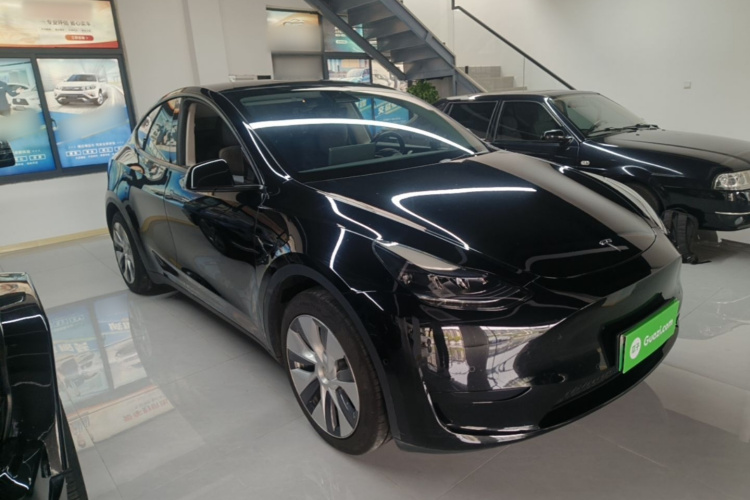 Tesla Model Y 2023 #4 Tesla Model Y 2023 car image #4