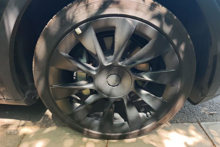 Tesla Model Y 2024 car image #9