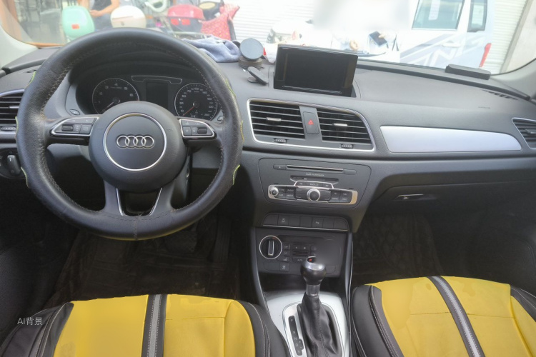 Audi Q3 2018 car image #11