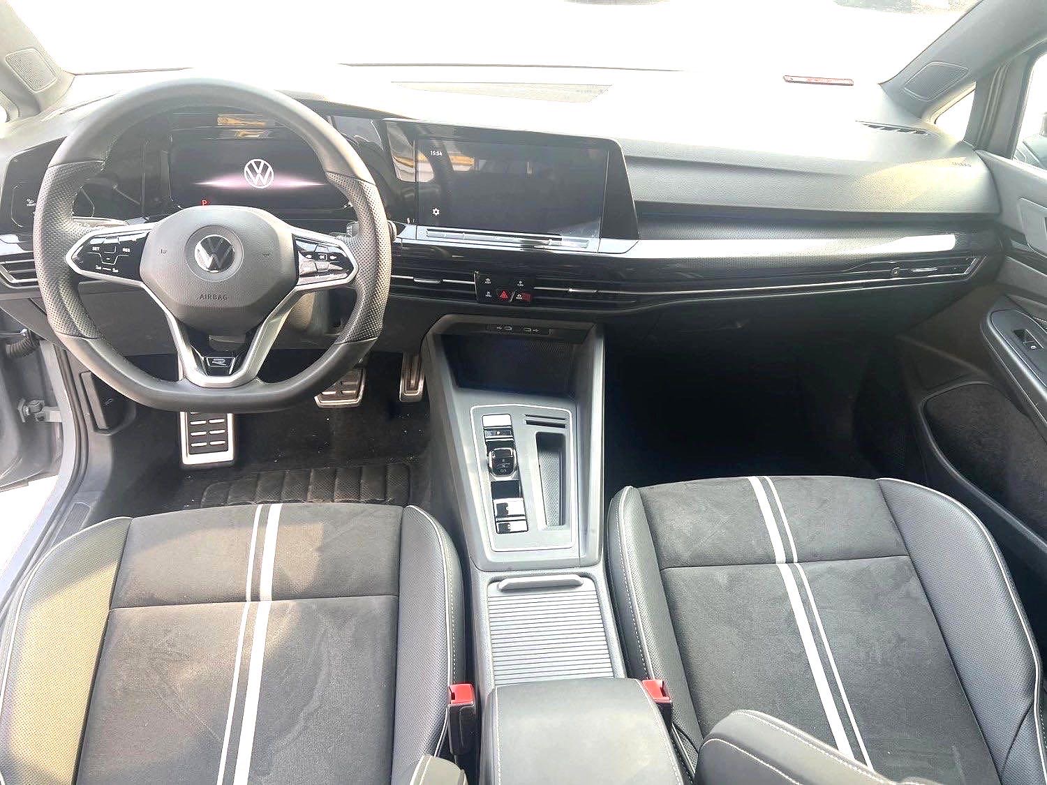 Volkswagen Golf 2023 car image #5