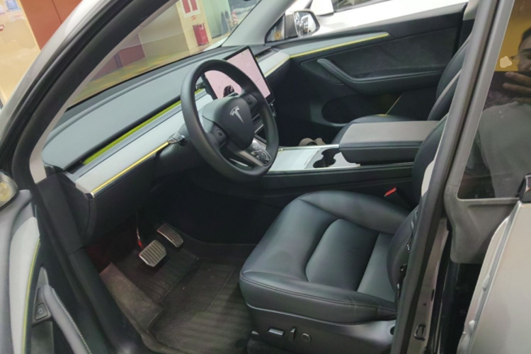 Tesla Model Y 2024 car image #15