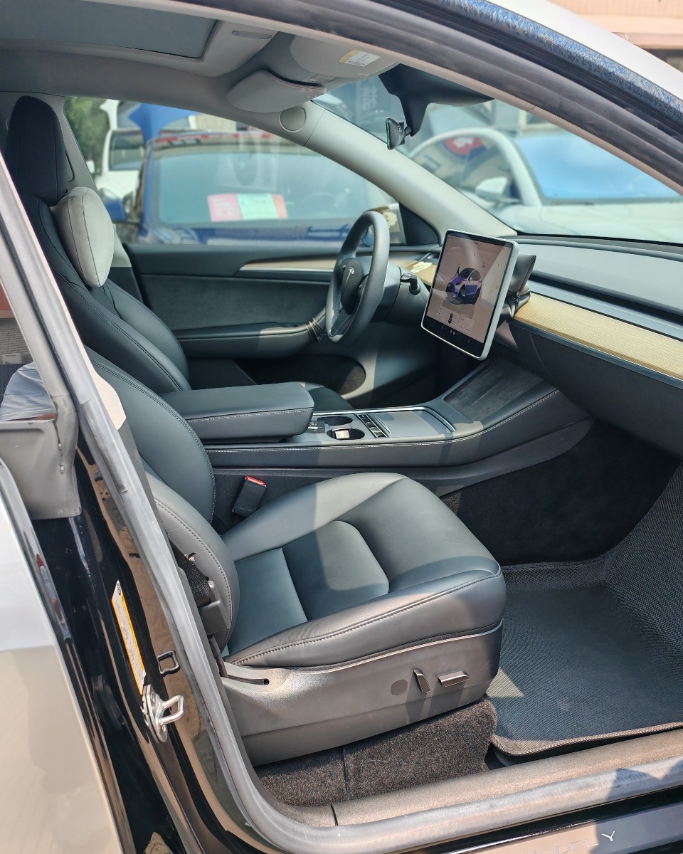 Tesla Model Y 2022 car image #3