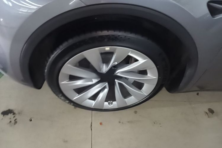 Tesla Model Y 2025 #9 Tesla Model Y 2025 car image #9