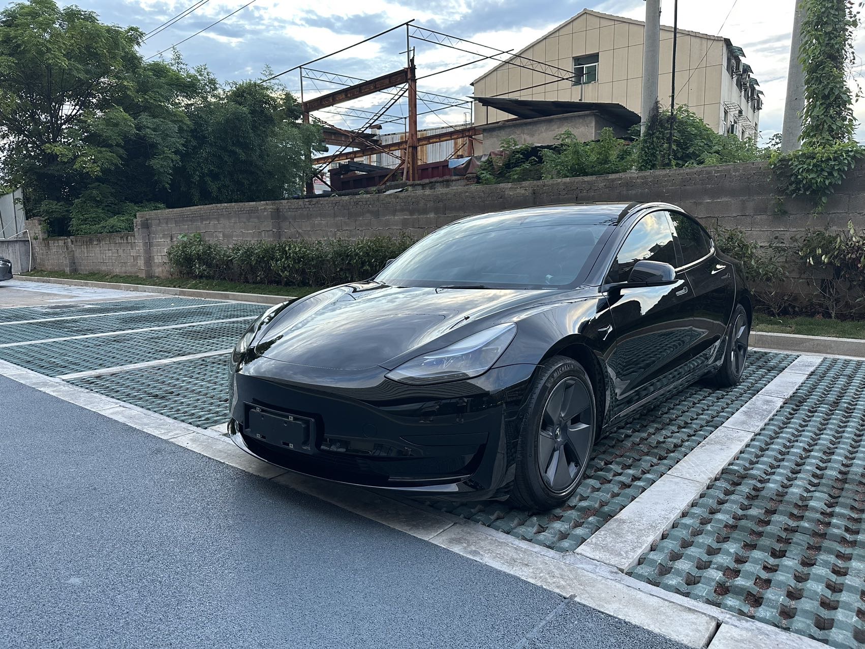 Tesla Model 3 2023 car image 