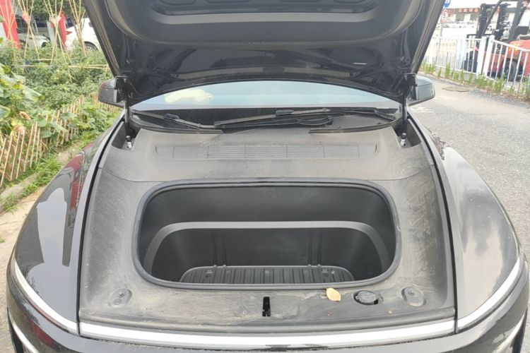 Tesla Model Y 2025 #22 Tesla Model Y 2025 car image #22