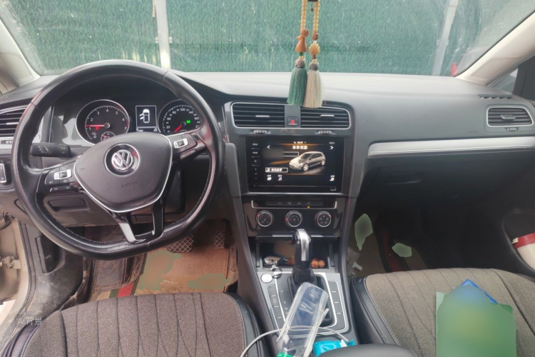 Volkswagen Golf 2020 car image #11