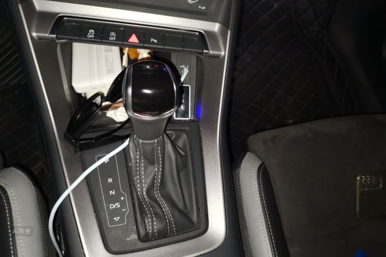 Audi Q3 2020 car image #16