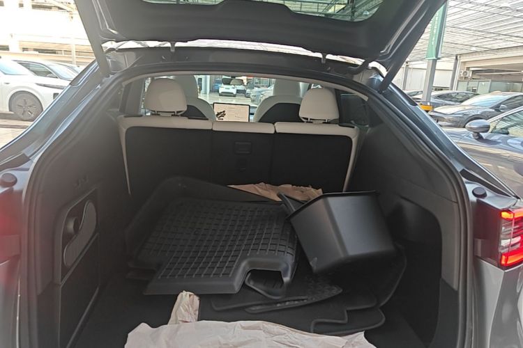 Tesla Model Y 2024 #21 Tesla Model Y 2024 car image #21