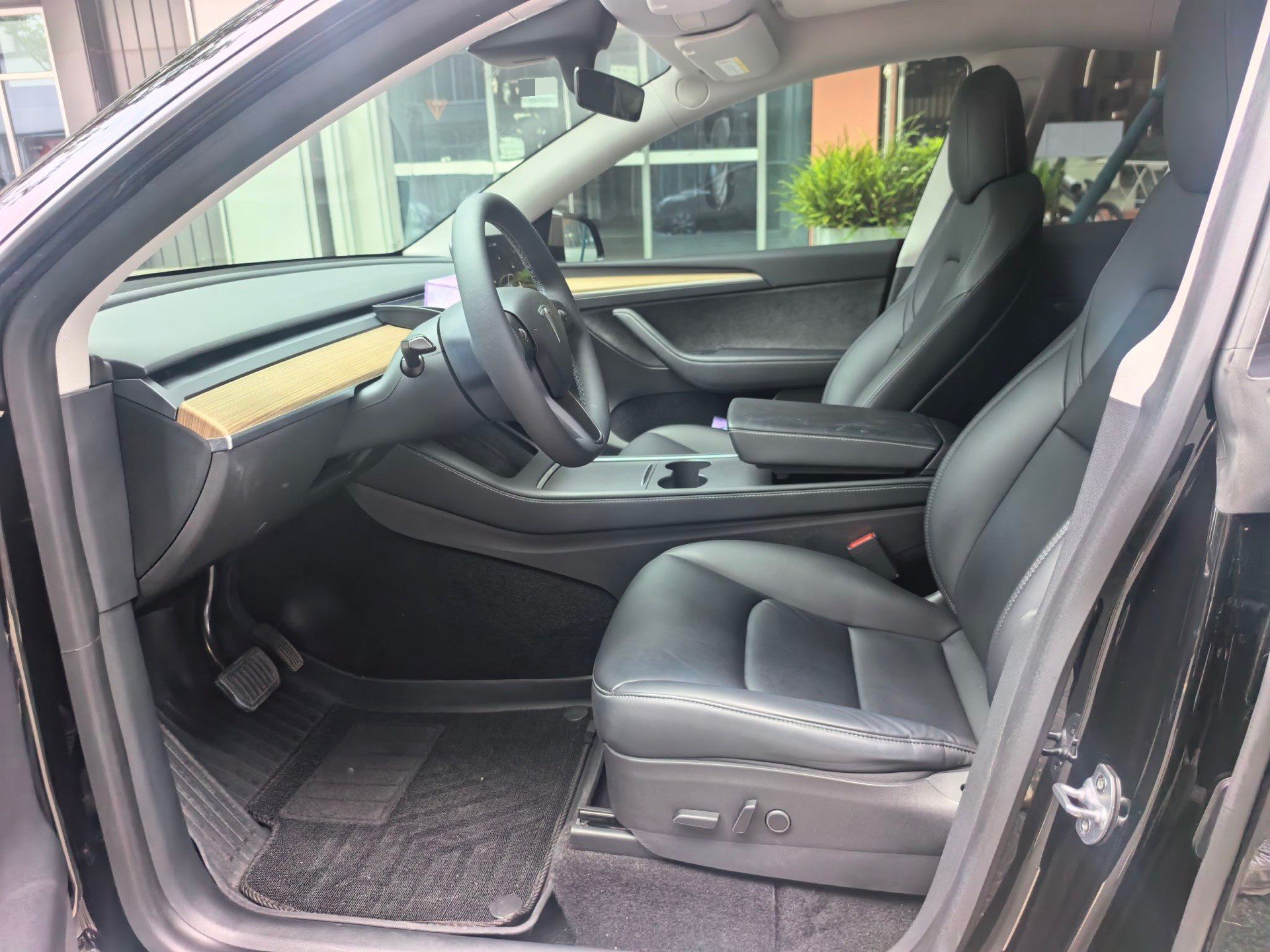 Tesla Model Y 2022 #4 Tesla Model Y 2022 car image #4