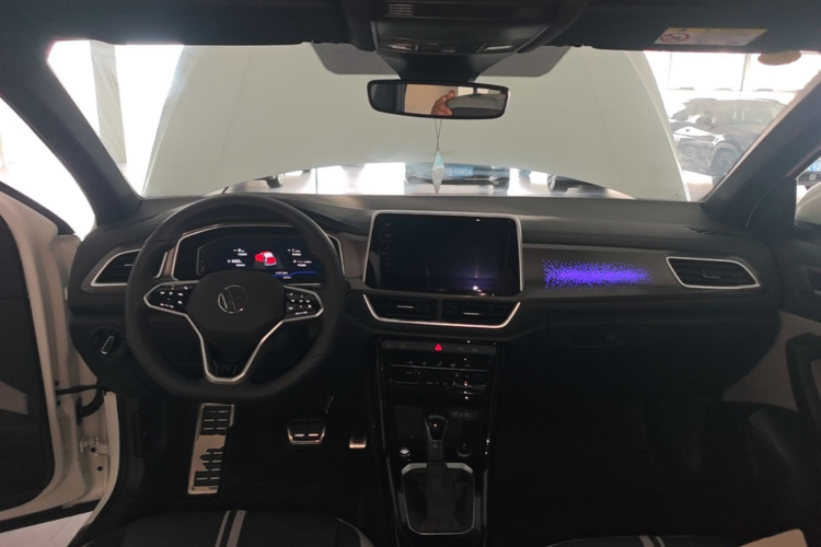 Volkswagen T-Roc 2025 immagine di auto #10