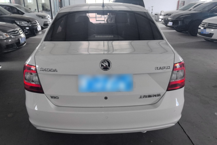 Skoda Rapid 2017 image de voiture #6