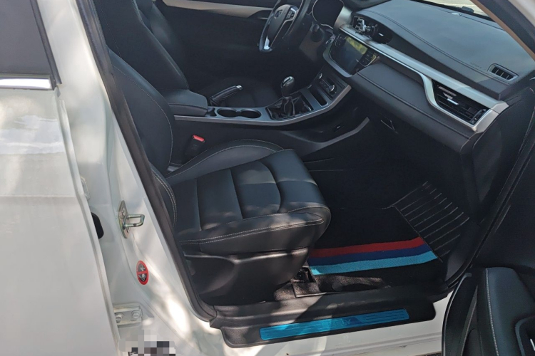 GEELY Emgrand 2019 #21 GEELY Emgrand 2019 car image #21