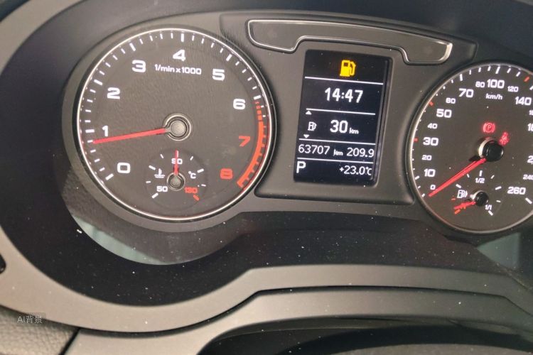 Audi Q3 2019 car image #14