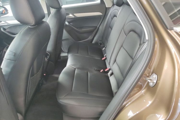 Audi Q3 2016 car image #17