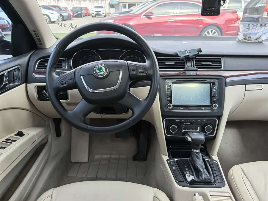 Skoda Superb 2011 imagen de coche #9