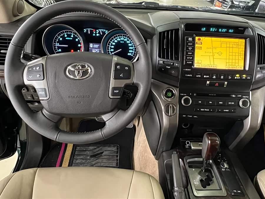 丰田 兰德酷路泽 2011 汽车图片 #9