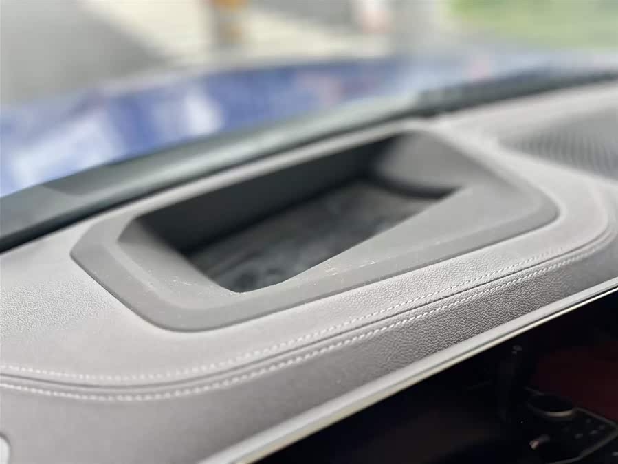BMW i3 2024 car image #9