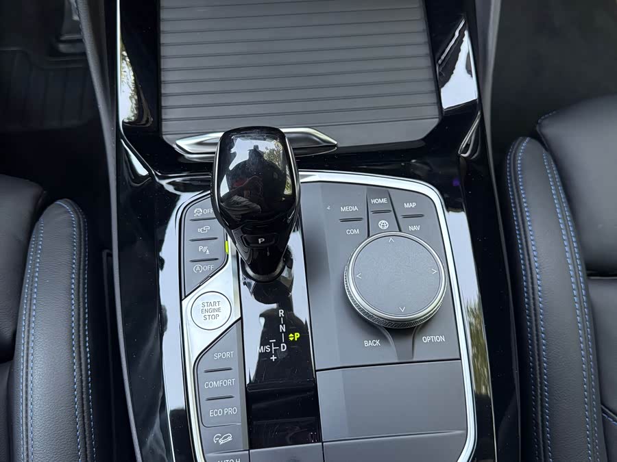 BMW X4 M40i 2024 car image #9