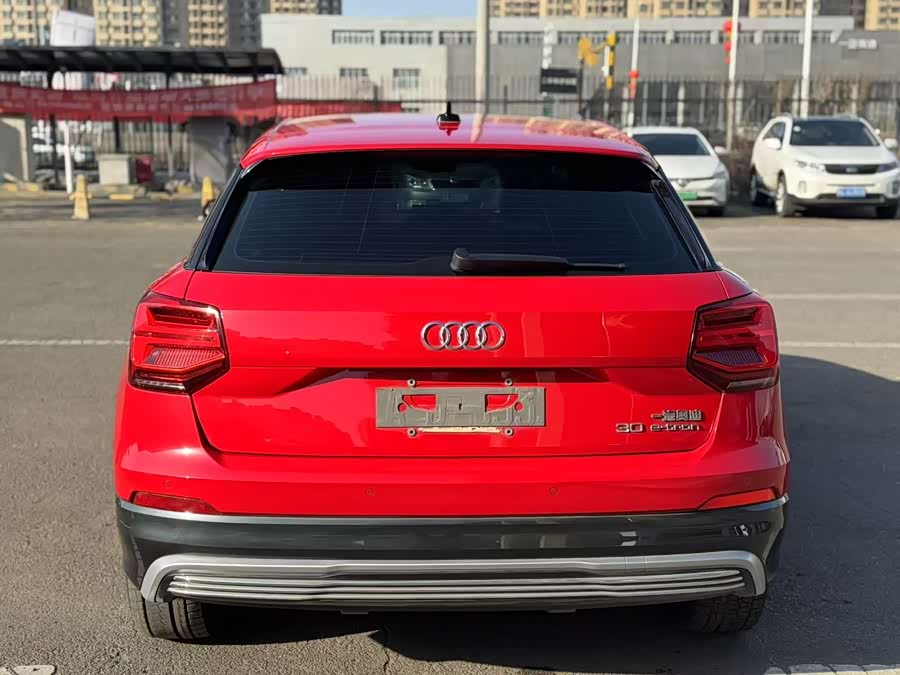 Audi Q2L e-tron 2020 imagen de coche #9