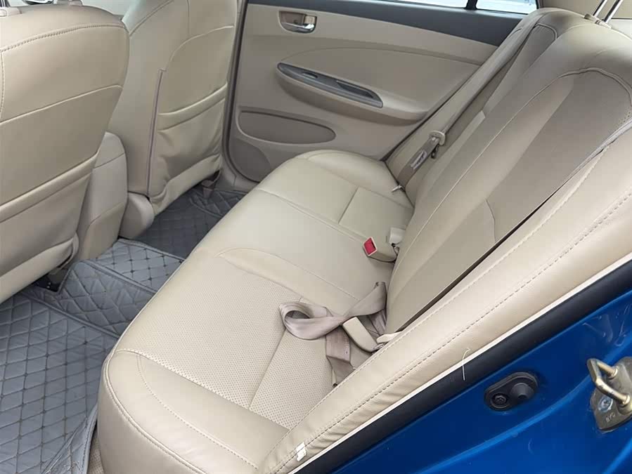 BYD L3 2013 изображение автомобиля #9