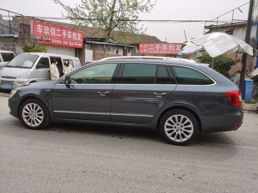 Skoda Superb Combi 2014 car image #9