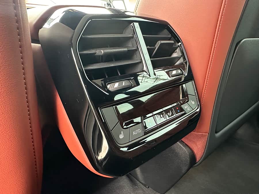 BMW iX M60 2023 car image #9