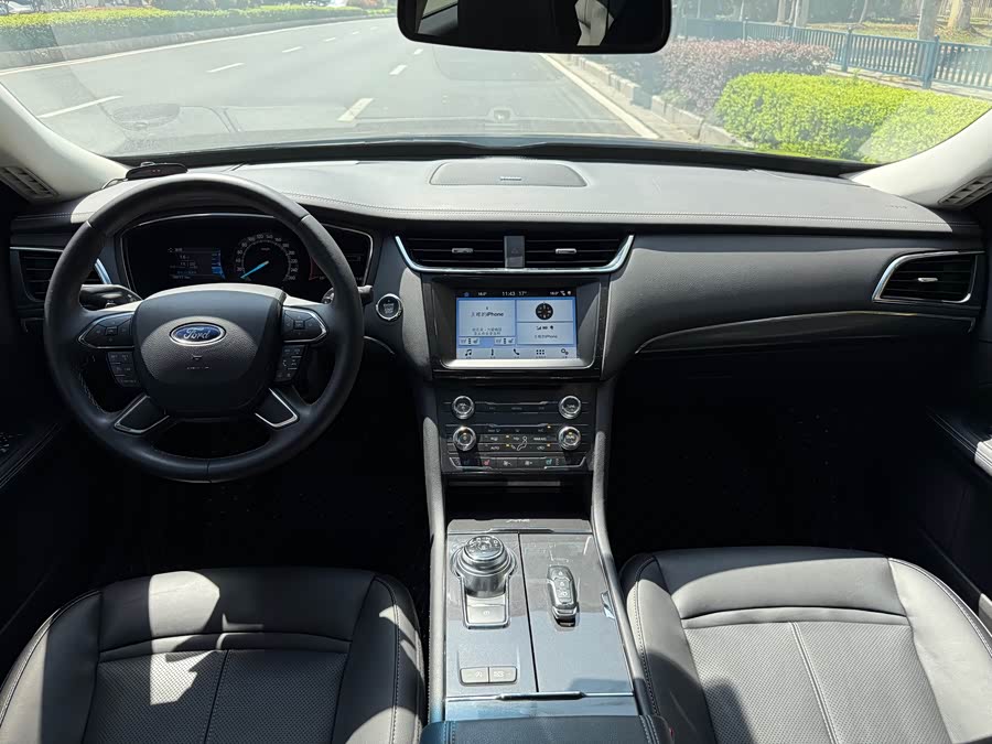 Ford Taurus 2018 car image #9