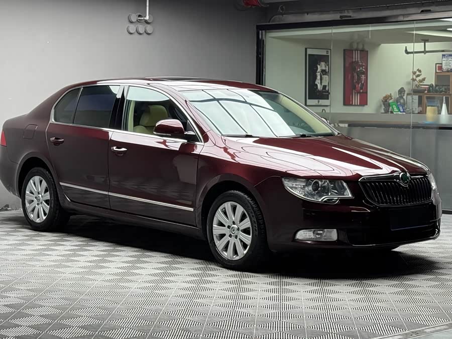 Skoda Superb 2013 car image #9