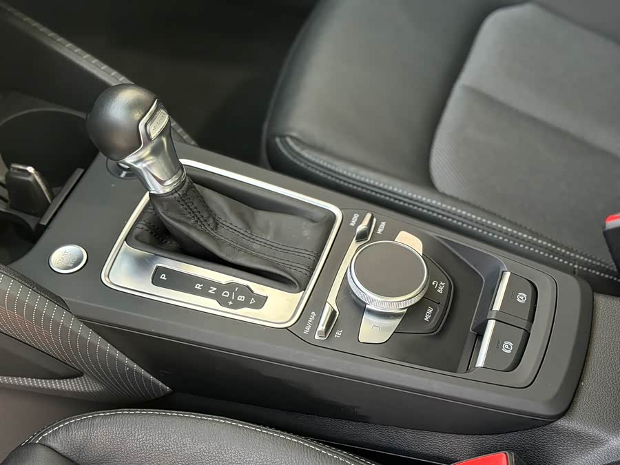 Audi Q2L e-tron 2020 #9 Audi Q2L e-tron 2020 car image #9