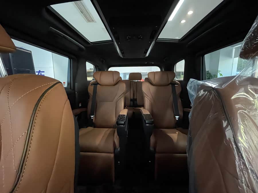 Toyota Alphard car image #9