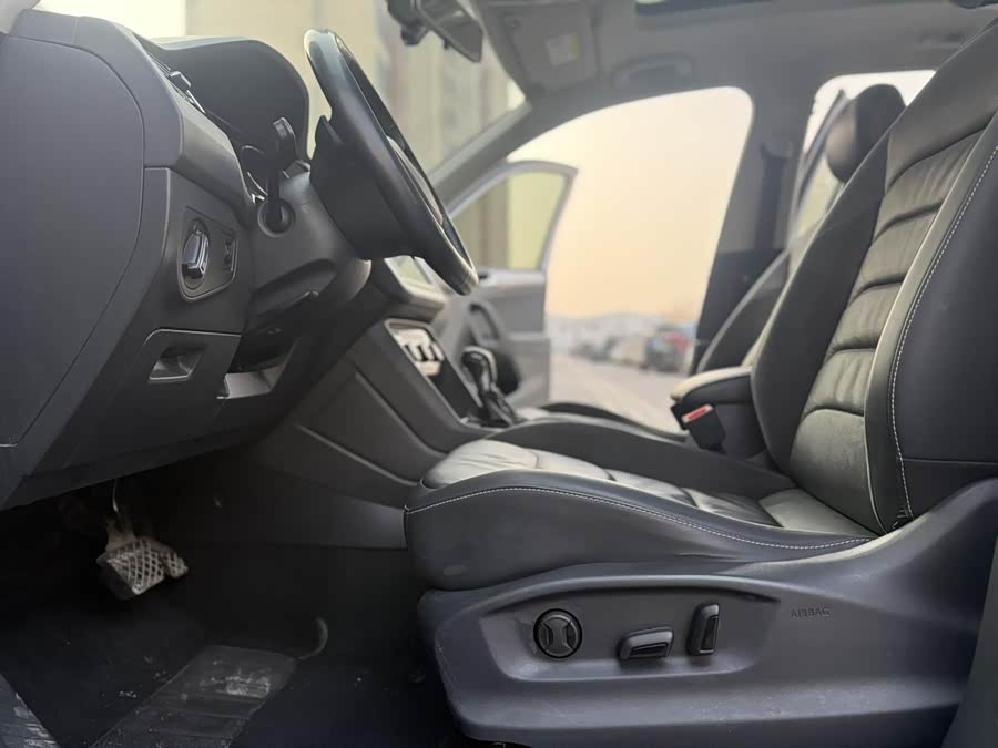Volkswagen Tiguan L 2019 #9 Volkswagen Tiguan L 2019 car image #9