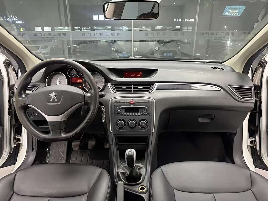 Peugeot 308 2013 car image #9