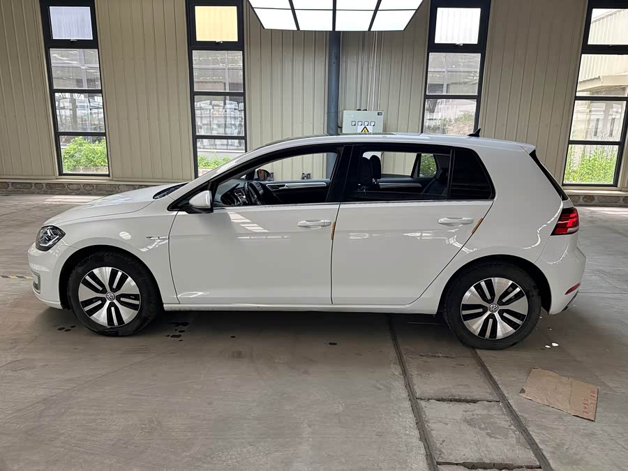 Volkswagen Golf Pure Electric 2020 car image #9