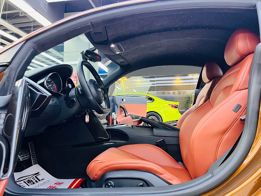 Audi R8 2012 car image #9