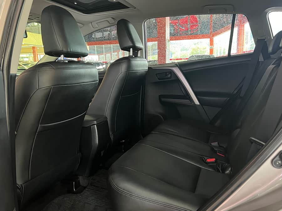 Toyota RAV4 2019 car image #9