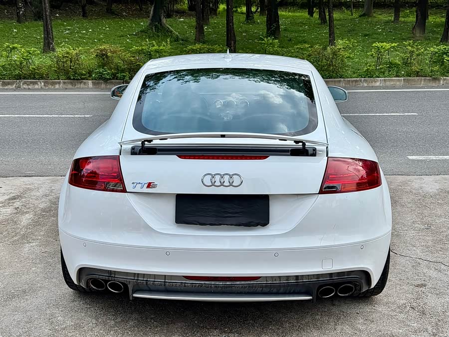 Audi TTS 2011 car image #9