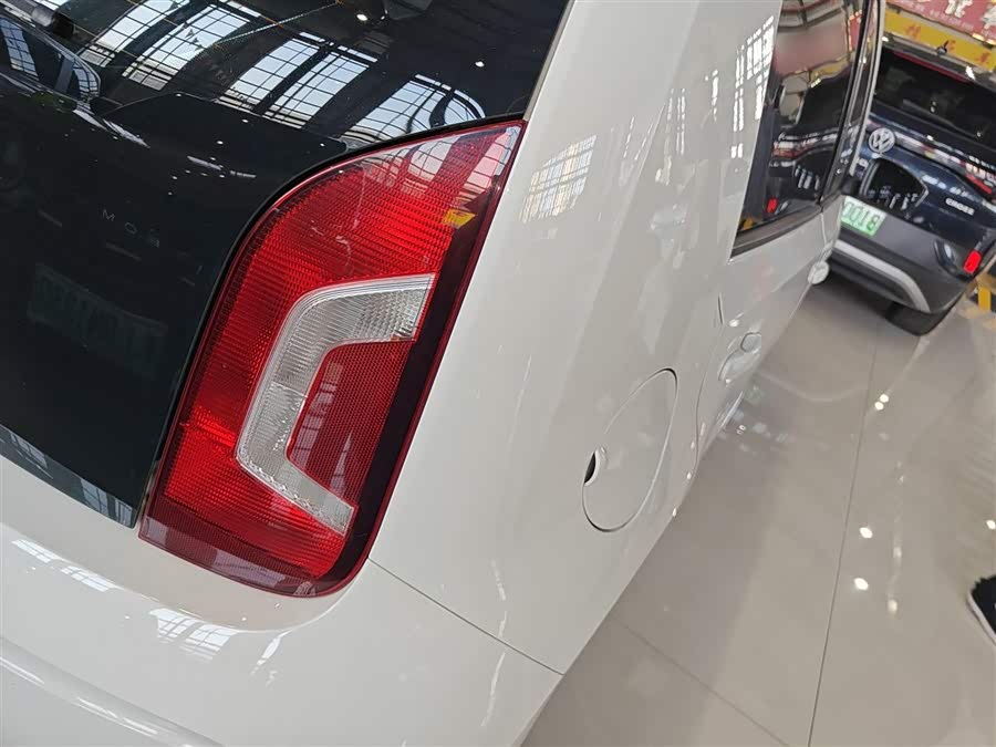 Volkswagen up! 2015 immagine di auto #9