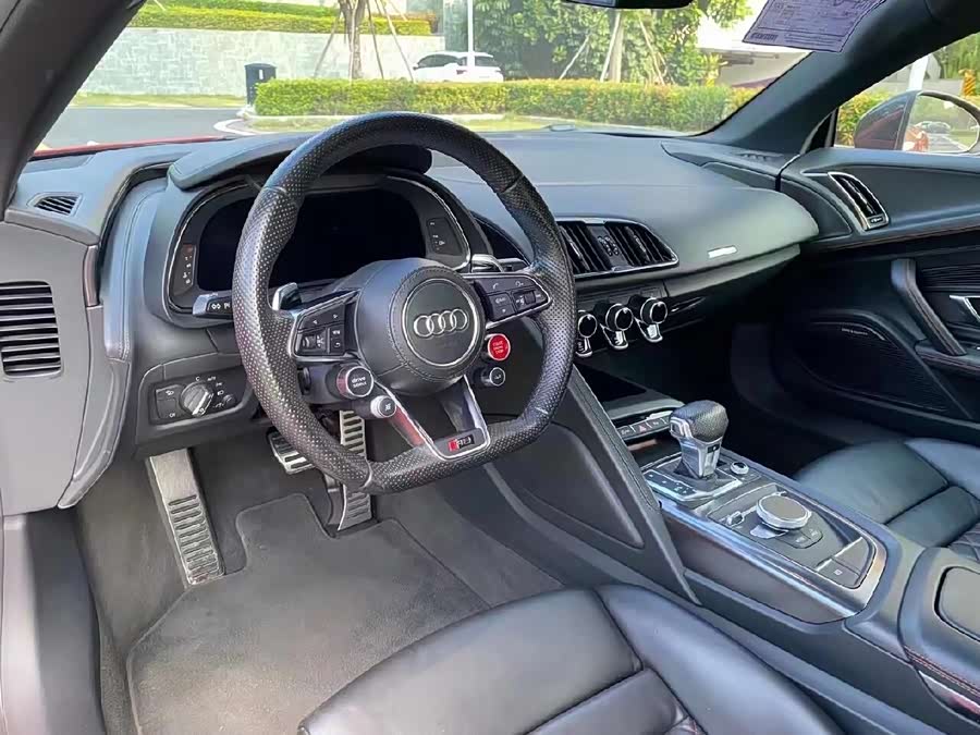 Audi R8 2019 car image #9