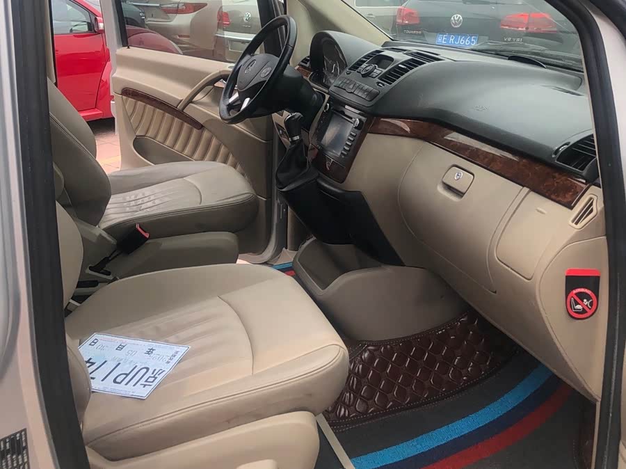 奔驰 唯雅诺 2012 汽车图片 #9