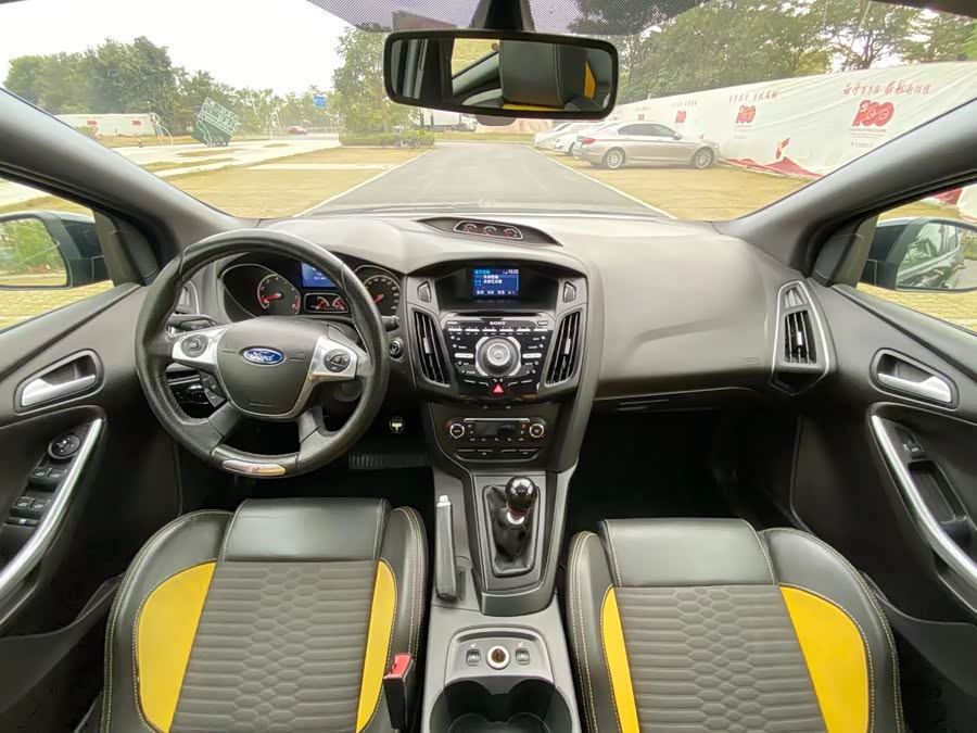 Ford Focus (Imported) 2014 car image #9