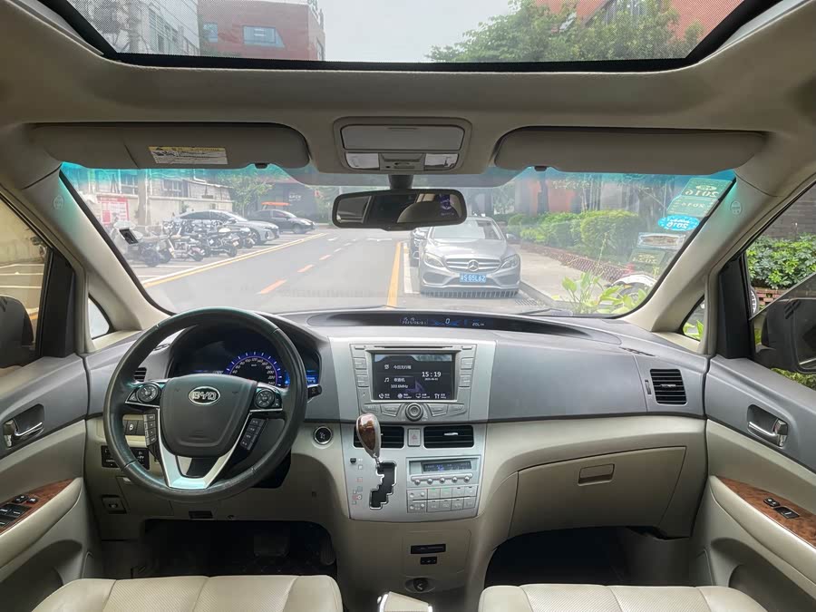 BYD M6 2018 صورة سيارة #9
